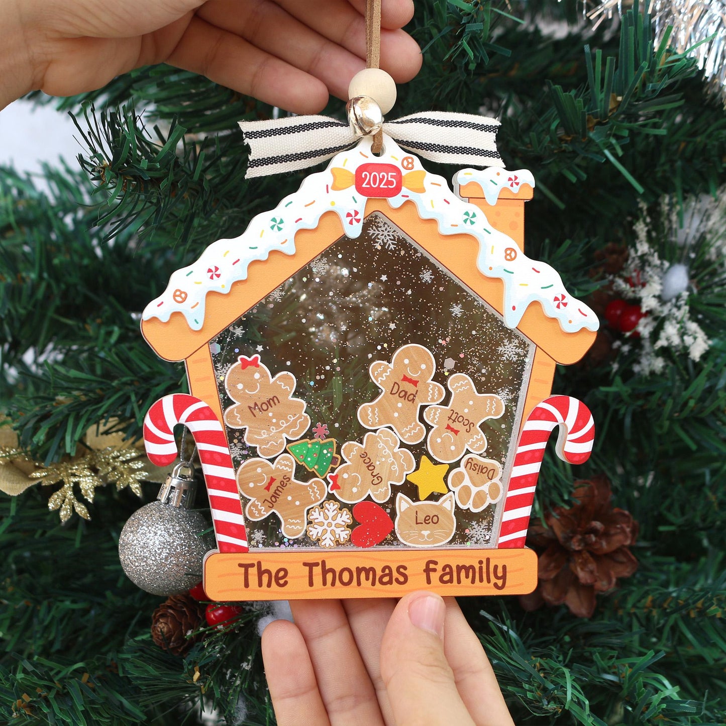 Personalized Gingerbread House Family Ornament With Pets, Gingerbread Christmas Ornament 2025, Custom Christmas Gift, 4D Shaker Ornament